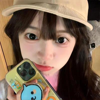 一匹马奔跑，一匹马跳跃